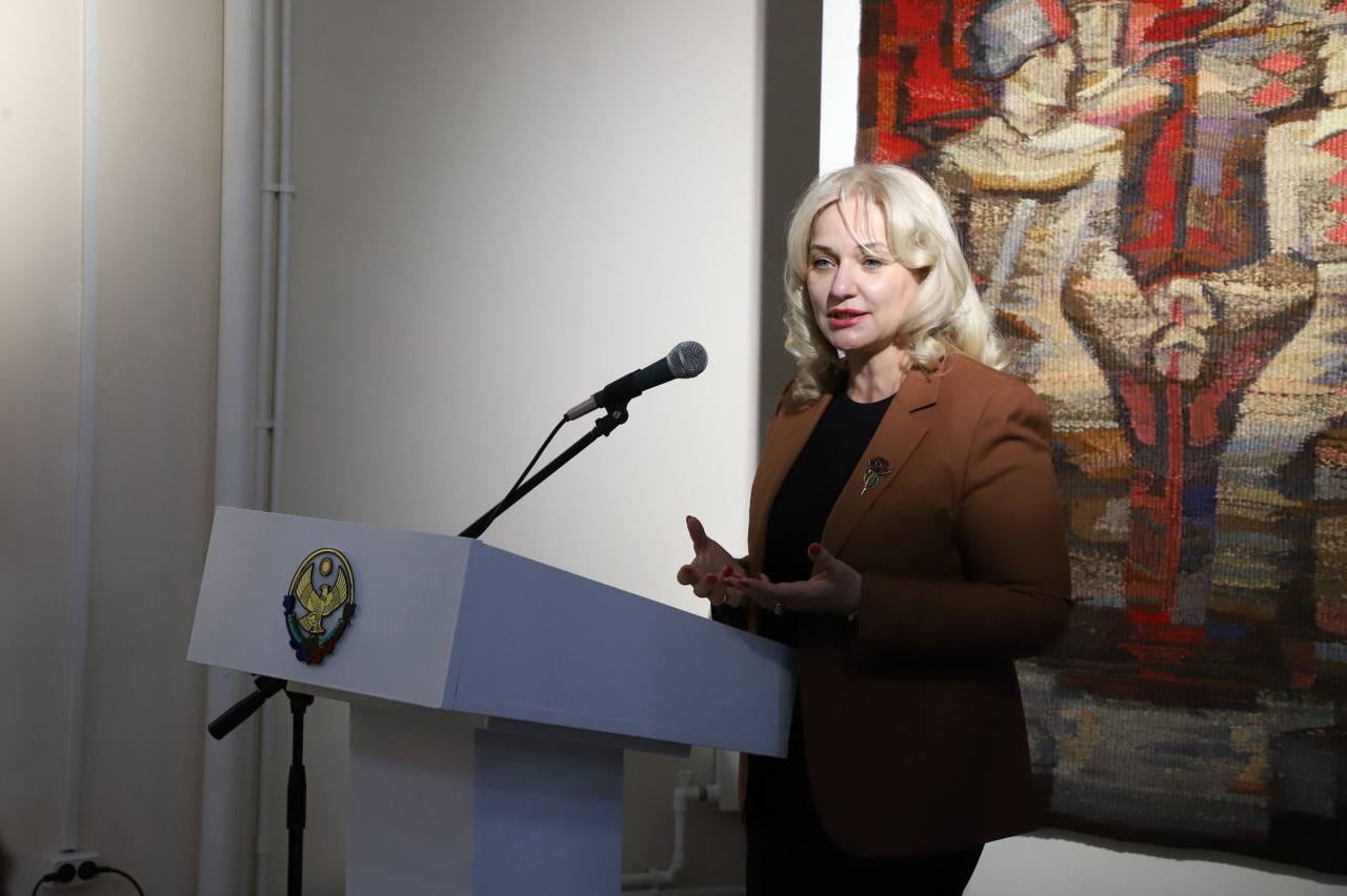 Зарема Бутаева: (https://t.me/ButaevaZ) «Всесторонняя поддержка участников специальной военной операции, будь то гуманитарная помощь или организация благотворительного концерта - неотъемлемая часть нашей деятельности».